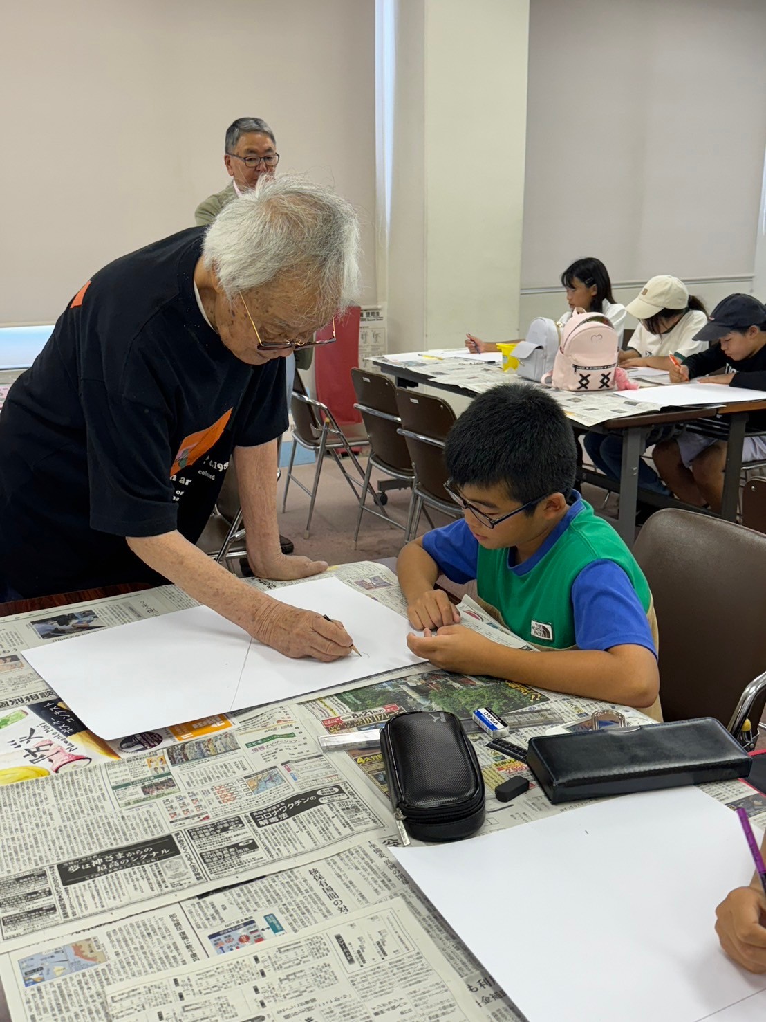 世界的な彫刻家速水史郎先生とポスター作りワークショップ