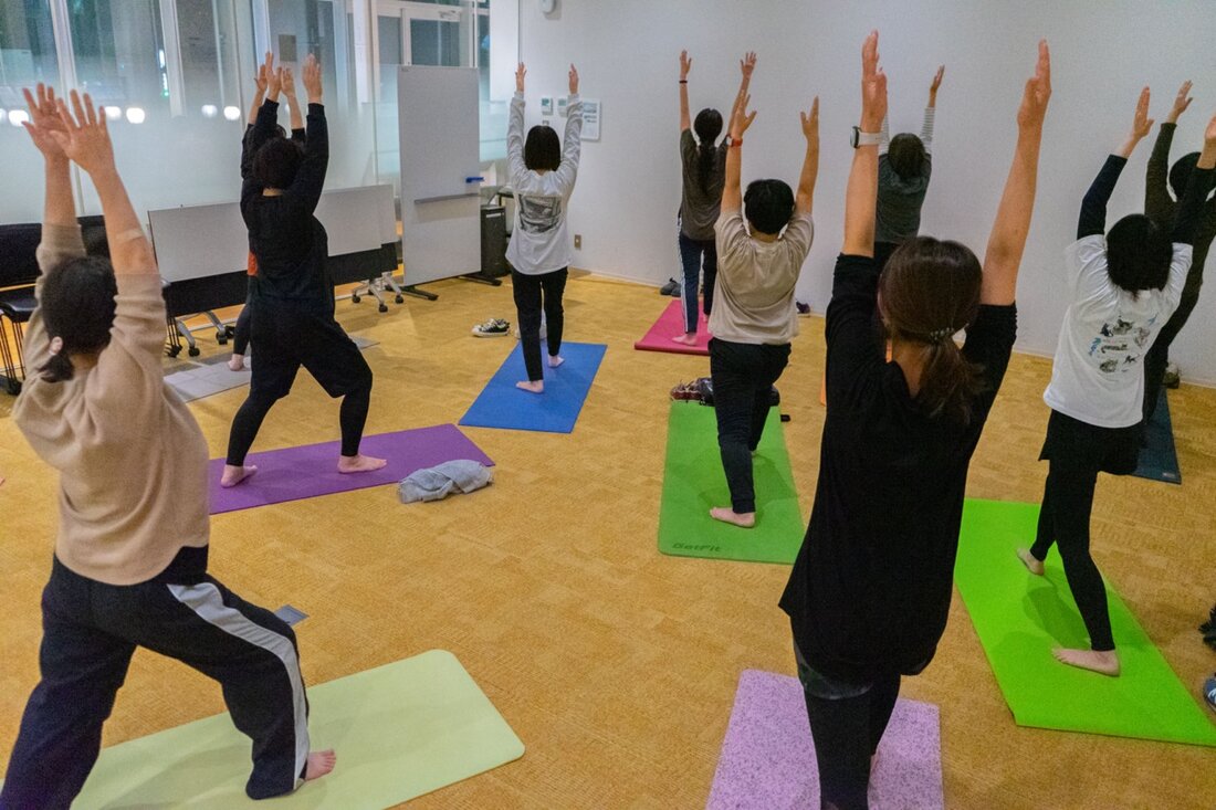 心と身体を整える　夜ヨガ