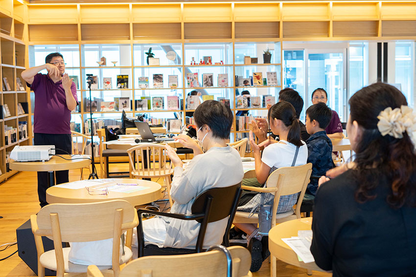 「目で聴き、一緒にお話ししましょう！」やさしい手話 （手話＆ギター）　2026　春【WEB会場】